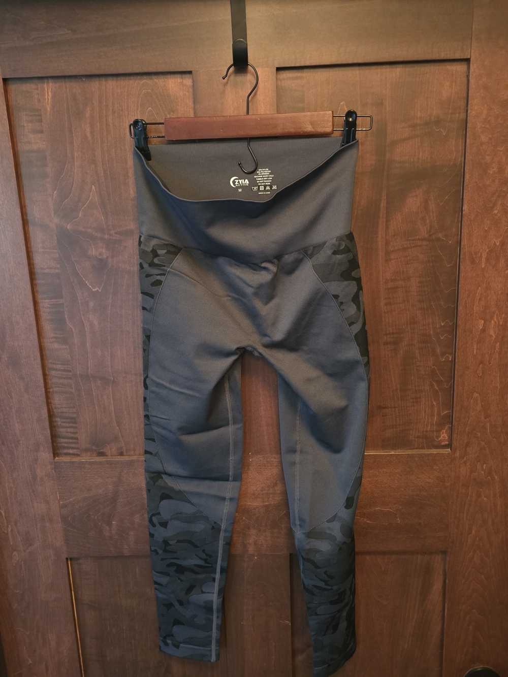 Women's Gray Camouflage Active Leggings